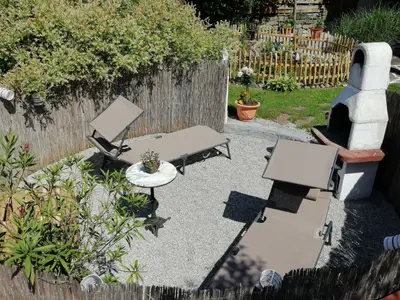 Garten mit Lounge und Grill