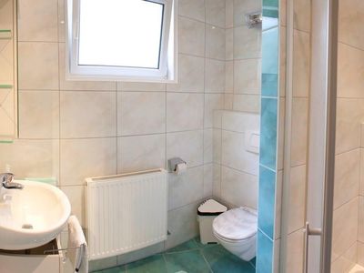 Dusche mit WC und Waschmaschine incl. Trockner