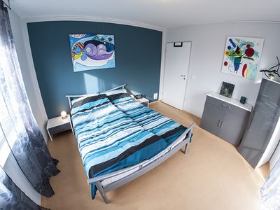 Schlafzimmer mit Doppelbett