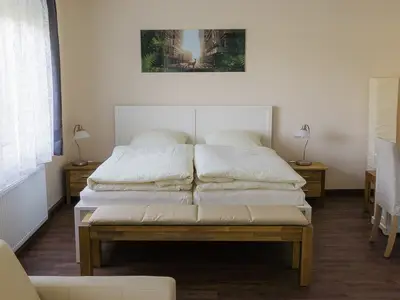 Schlafzimmer 1