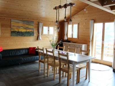 Ferienwohnung Juon - Essecke/Wohnzimmer