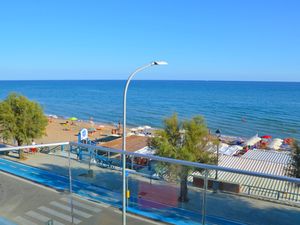 23837319-Ferienwohnung-8-Terracina-300x225-4