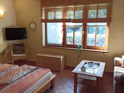 Schlafzimmer mit Doppelbett