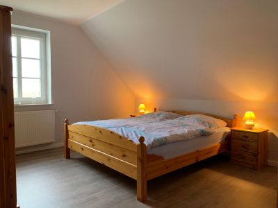 Schlafzimmer mit Doppelbett