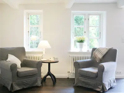 gemütliche Sessel im Wohnzimmer