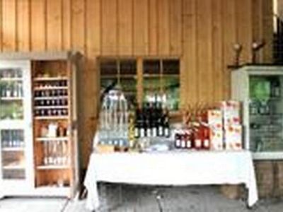 Unser Hofladen mit Hausgemachten Produkten, Milch, Süssmost, Wein, Schnaps, Konfitüren