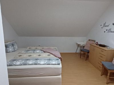 Schlafzimmer 2 FeWo2 (DG)