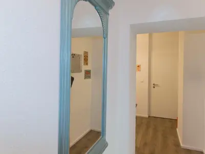 Flur mit Spiegel