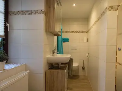 Bad mit Dusche/WC