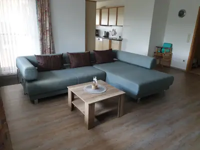 Wohnzimmer mit Couchlandschaft