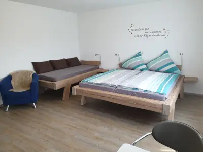 Schlafzimmer 1 mit Zugang zur Terrasse