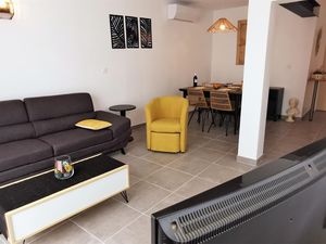 23371044-Ferienwohnung-4-Théza-300x225-1