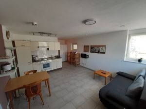 23099121-Ferienwohnung-4-Thüngersheim-300x225-5