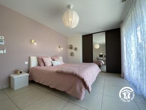 24000255-Ferienwohnung-10-Thuir-300x225-5