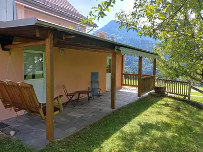 Terrassenblick mit Schaukel