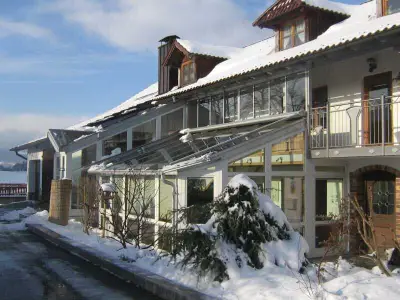 Landurlaub Eichinger Hausfoto Winter