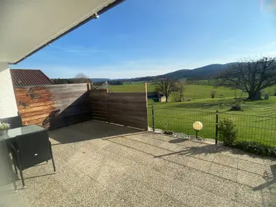 Überdachte Terrasse mit Aussicht!