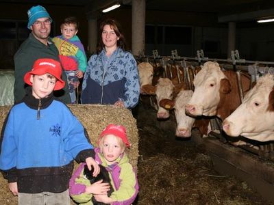 Unser Stall mit den fleißigen Helfern