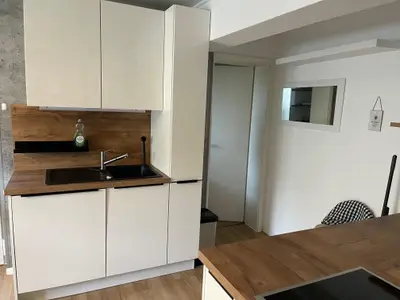 Küche mit Zugang Badezimmer