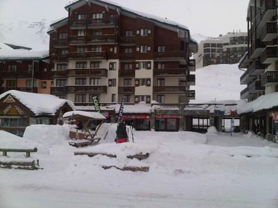 das Gebäude im Winter