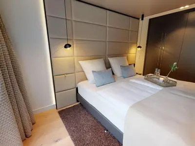 Luxusapartment mit eigener Sauna & Sonnenbalkon – nur Minuten vom Strand entfernt