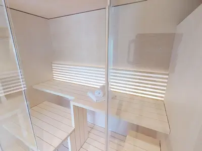 Strandnahe, luxuriöse Ferienwohnung mit Balkon & Sauna