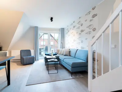 Wohnzimmer, Sofa und Sessel mit Couchtisch