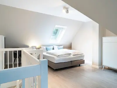 oberes Schlafzimmer mit Doppel-Bett