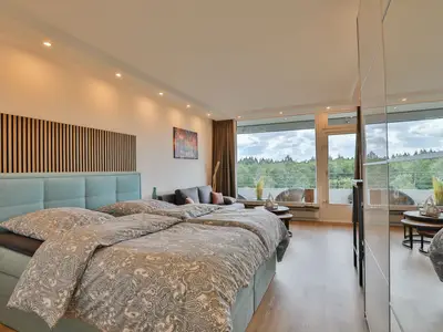 Strandkoje 6: Modernes Apartment mit Boxspringbett, Spiegelschrank und Weitblick – Erholung in Timmendorfer Strand.
