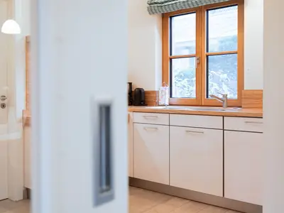 Küche, Wasserkocher, Mikrowelle, Kaffeemaschine, Küchenschrank, Spüle, Geschirrspülmaschine