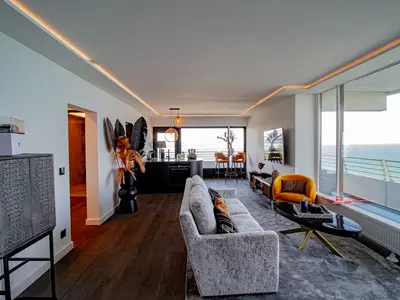 Baltic View No. 360 - Offener Wohn- und Essbereich mit edler Einrichtung und perfektem Meerblick von jedem Platz.