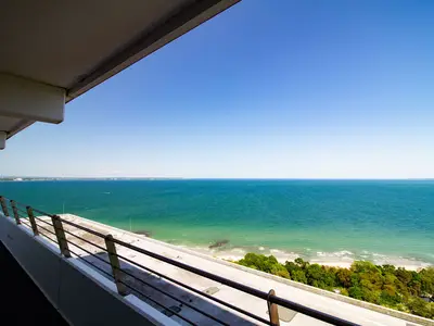 Baltic View No. 360 - Ein Balkon wie ein Logenplatz – mit freiem Blick bis zum Horizont und dem Meer zu Füßen.