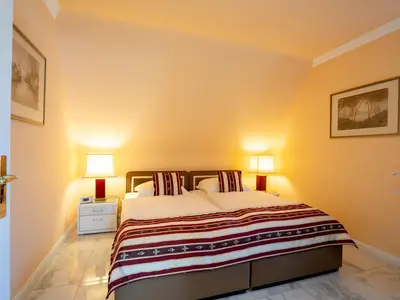 Schlafzimmer 1 mit Doppelbett