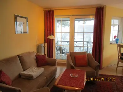 Wohnzimmer mit Südwestbalkon