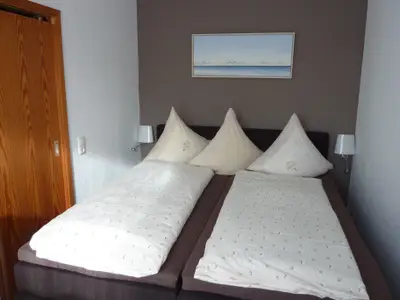 Schlafzimmer mit Boxspringbett 180x200