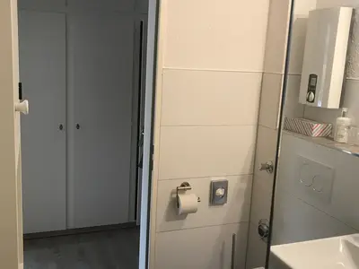 Badezimmer mit bodentiefer Dusche