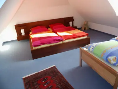 Schlafzimmer mit Doppelbett