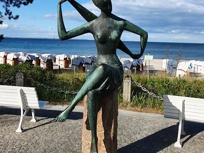 Skulptur an der Strandpromenade