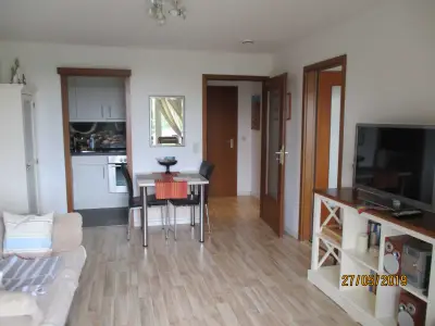 Blick von der Loggia in das Wohn- und Esszimmer