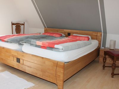 Schlafzimmer mit Doppelbett