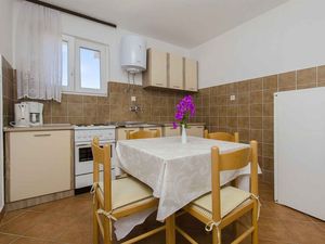 23958294-Ferienwohnung-5-Tisno-300x225-3