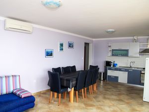 23946689-Ferienwohnung-8-Tisno-300x225-3