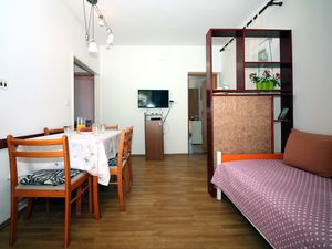 18692939-Ferienwohnung-5-Tisno-300x225-3