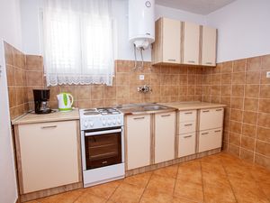 23928282-Ferienwohnung-5-Tisno-300x225-5