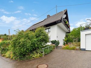 4638847-Ferienwohnung-5-Titisee-Neustadt-300x225-1