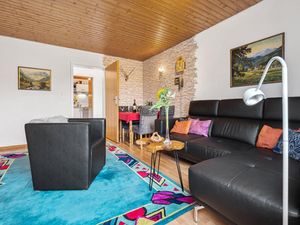 4638847-Ferienwohnung-5-Titisee-Neustadt-300x225-4