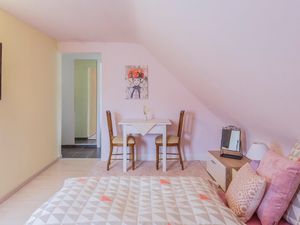 23466802-Ferienwohnung-2-Titisee-Neustadt-300x225-2