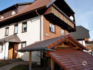 19044280-Ferienwohnung-3-Titisee-Neustadt-300x225-1