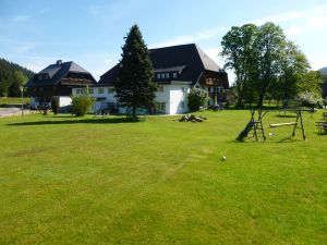 19041897-Ferienwohnung-3-Titisee-Neustadt-300x225-5