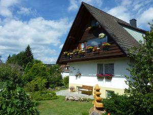 19054529-Ferienwohnung-4-Titisee-Neustadt-300x225-0